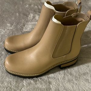 NWT Universal Thread Boots